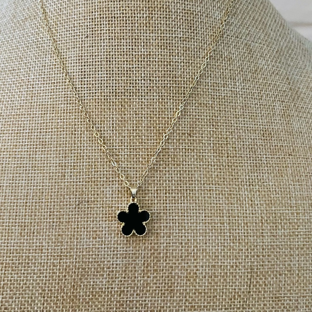 Fashion, unbranded single black clover necklace on gold-plated necklace.